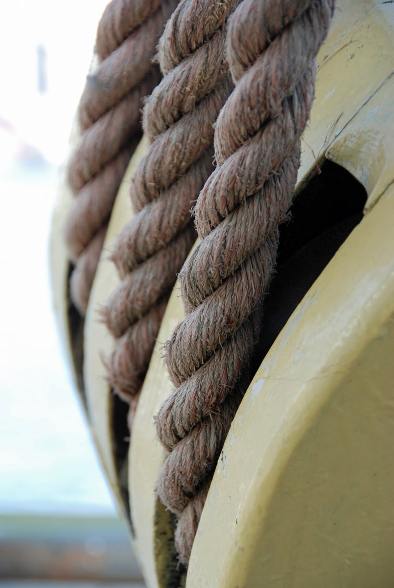 a close up view of some rope hanging from the end of a boat