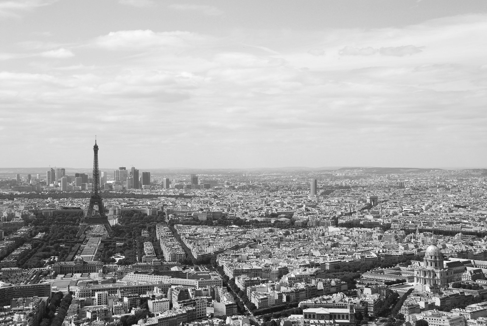 a black and white image of the eiffel tower