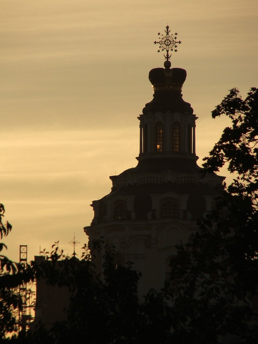 the silhouette of a steeple in an upward position