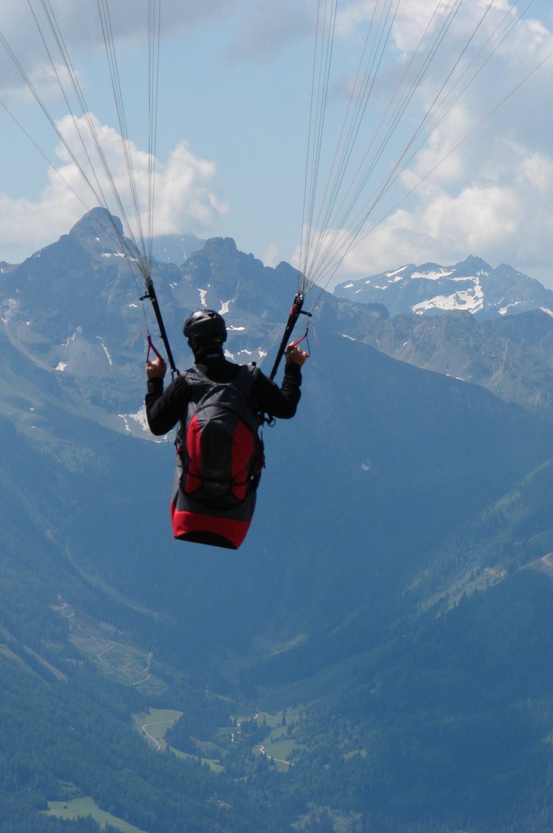 a para sailor on the sea is gliding in to land