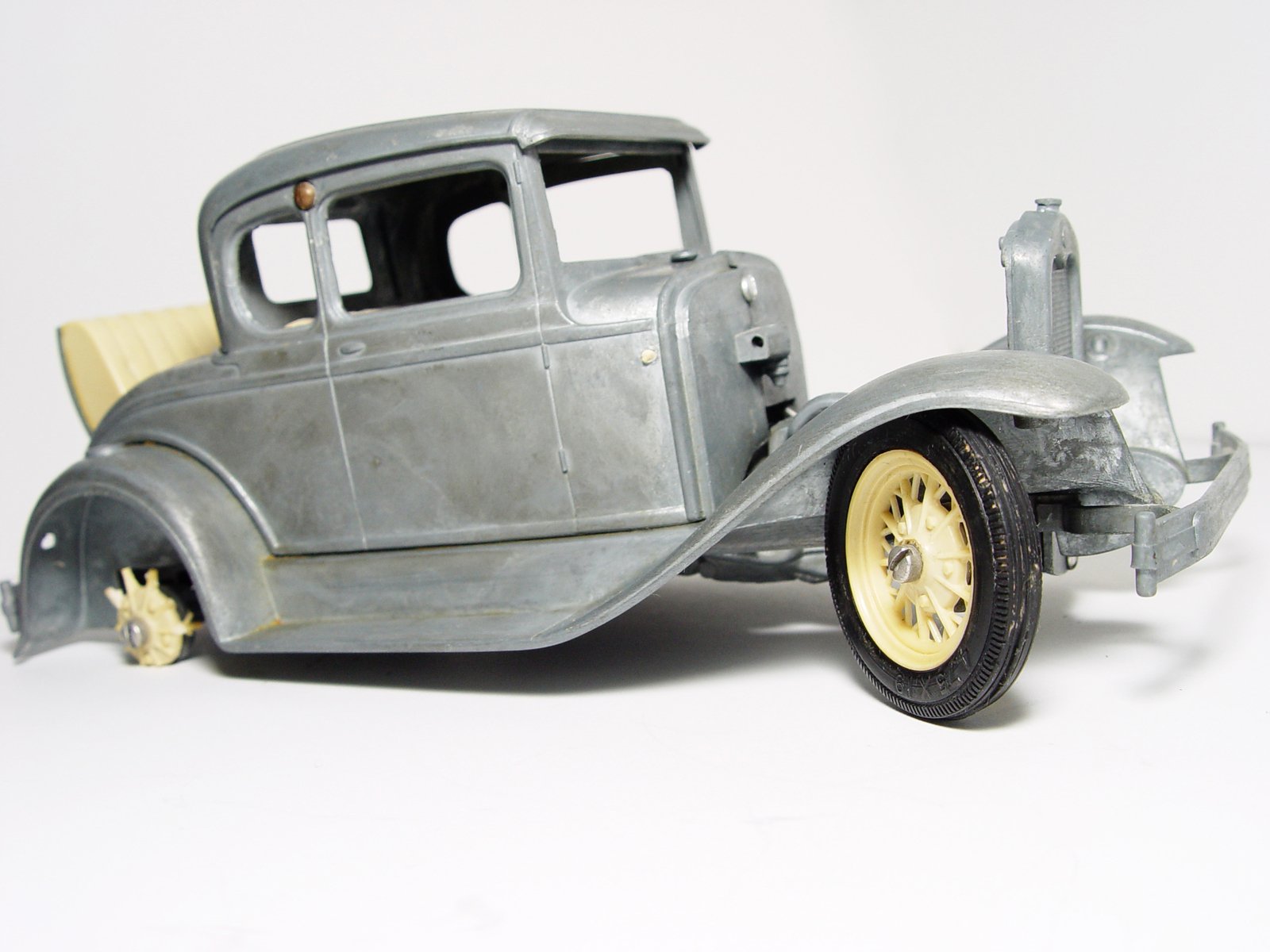 an old model car is shown in a studio