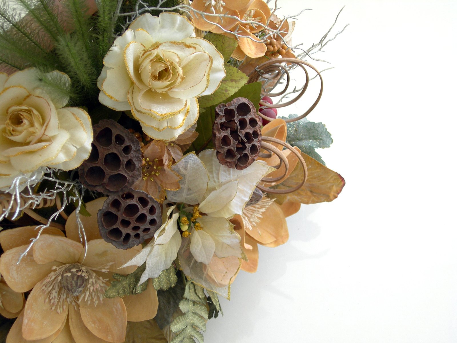 an arrangement of flowers on a wall near some nches