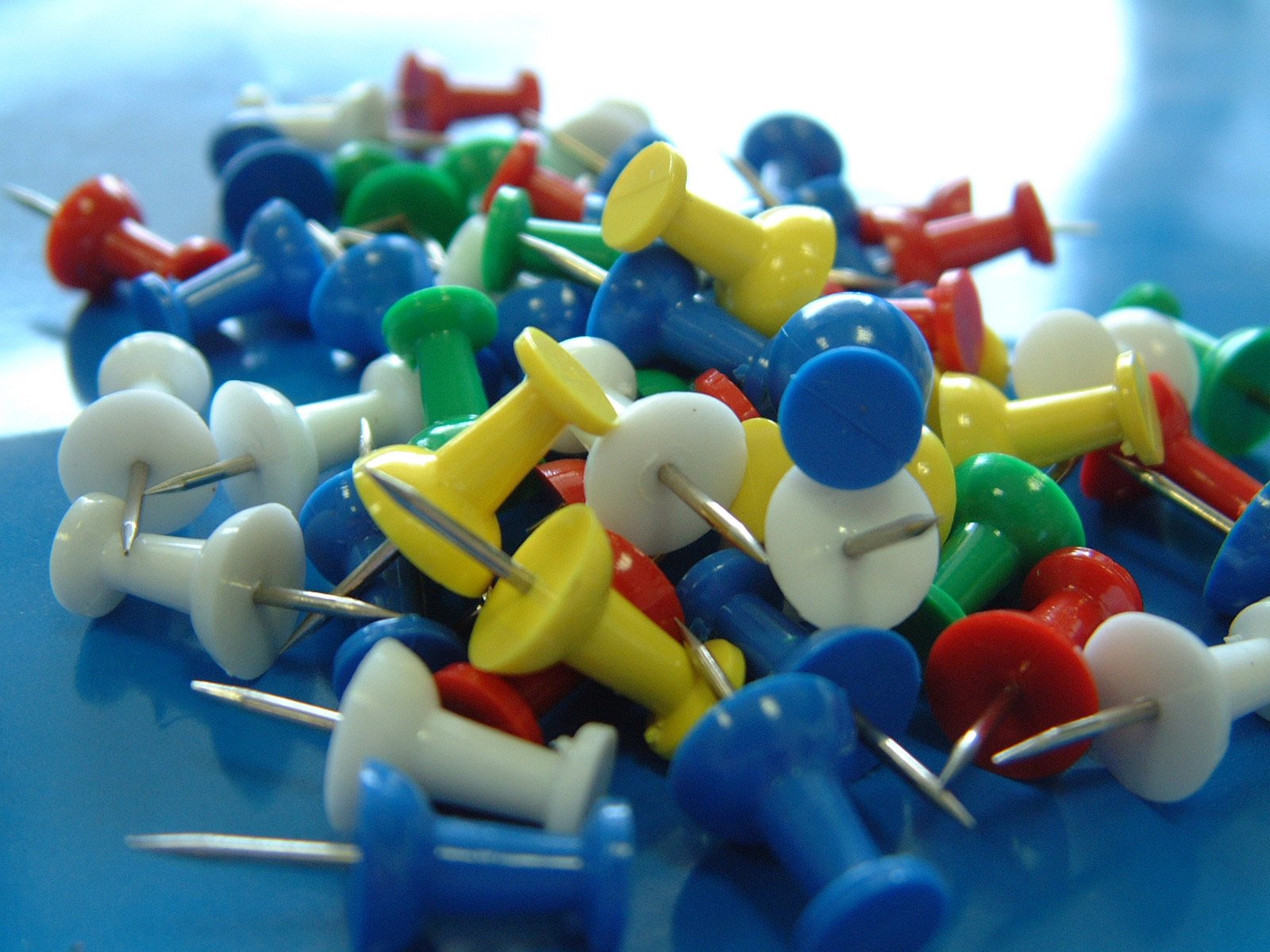 the colorful pins are sitting on the table