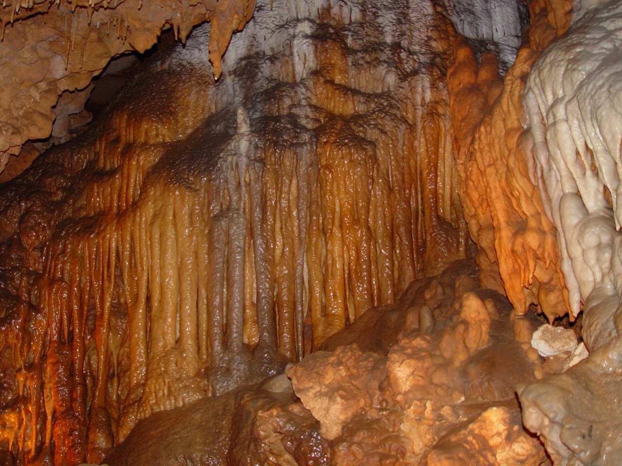 the inside of an empty cave where lots of formations