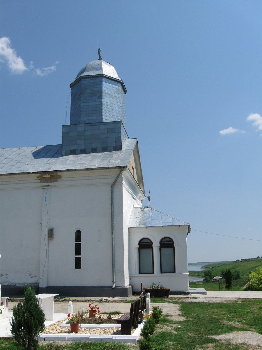 an old white building with a round pointed roof