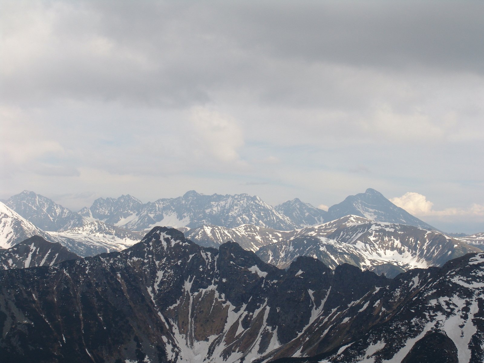 mountains are shown with snow on them in this scenic image