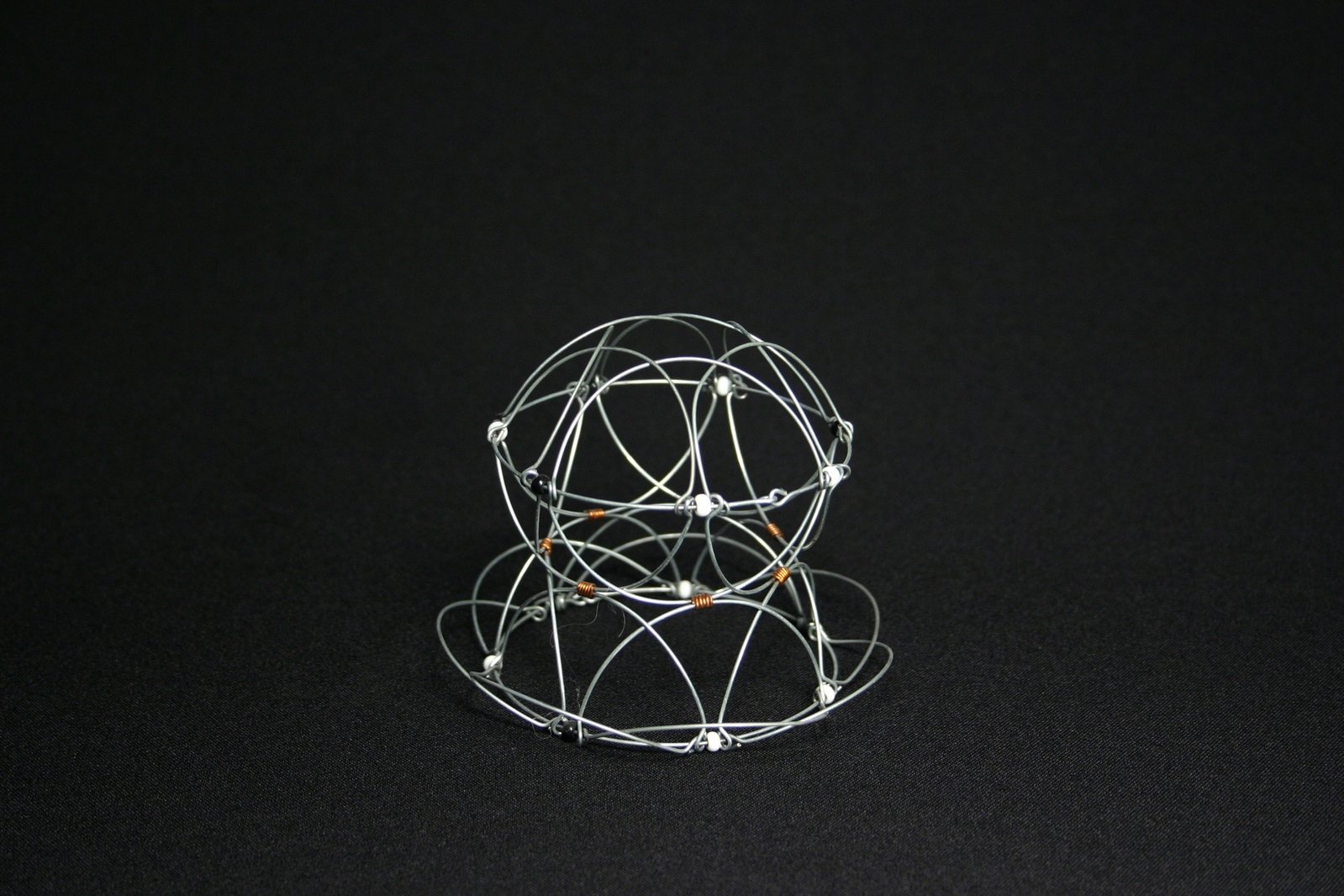 a couple of pieces of wire are shown on a black background