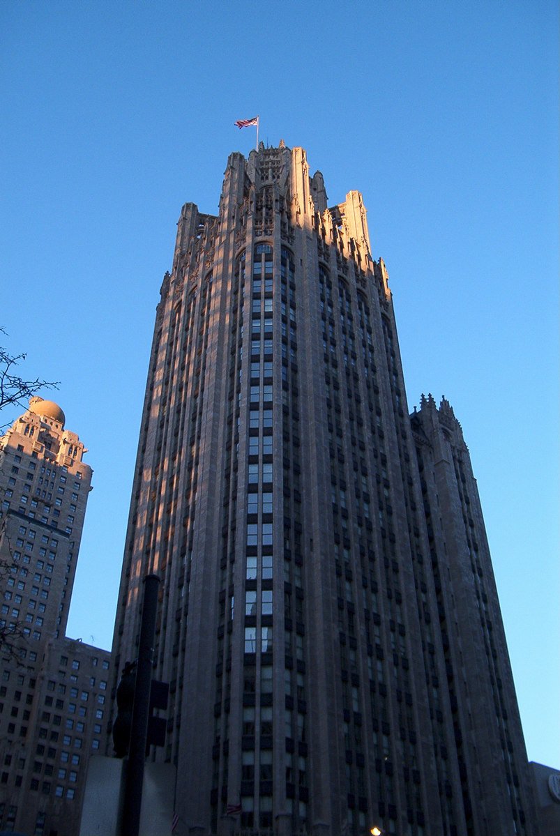 a building on the corner of a busy city street