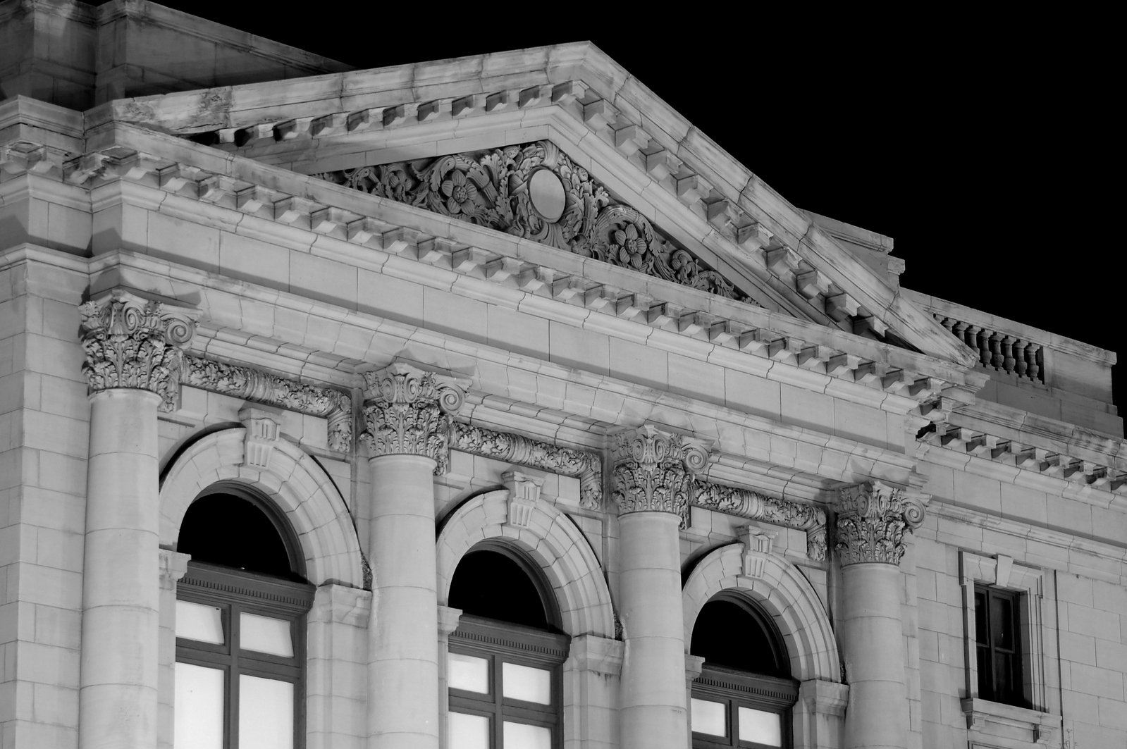 the side of a building with an arched doorway