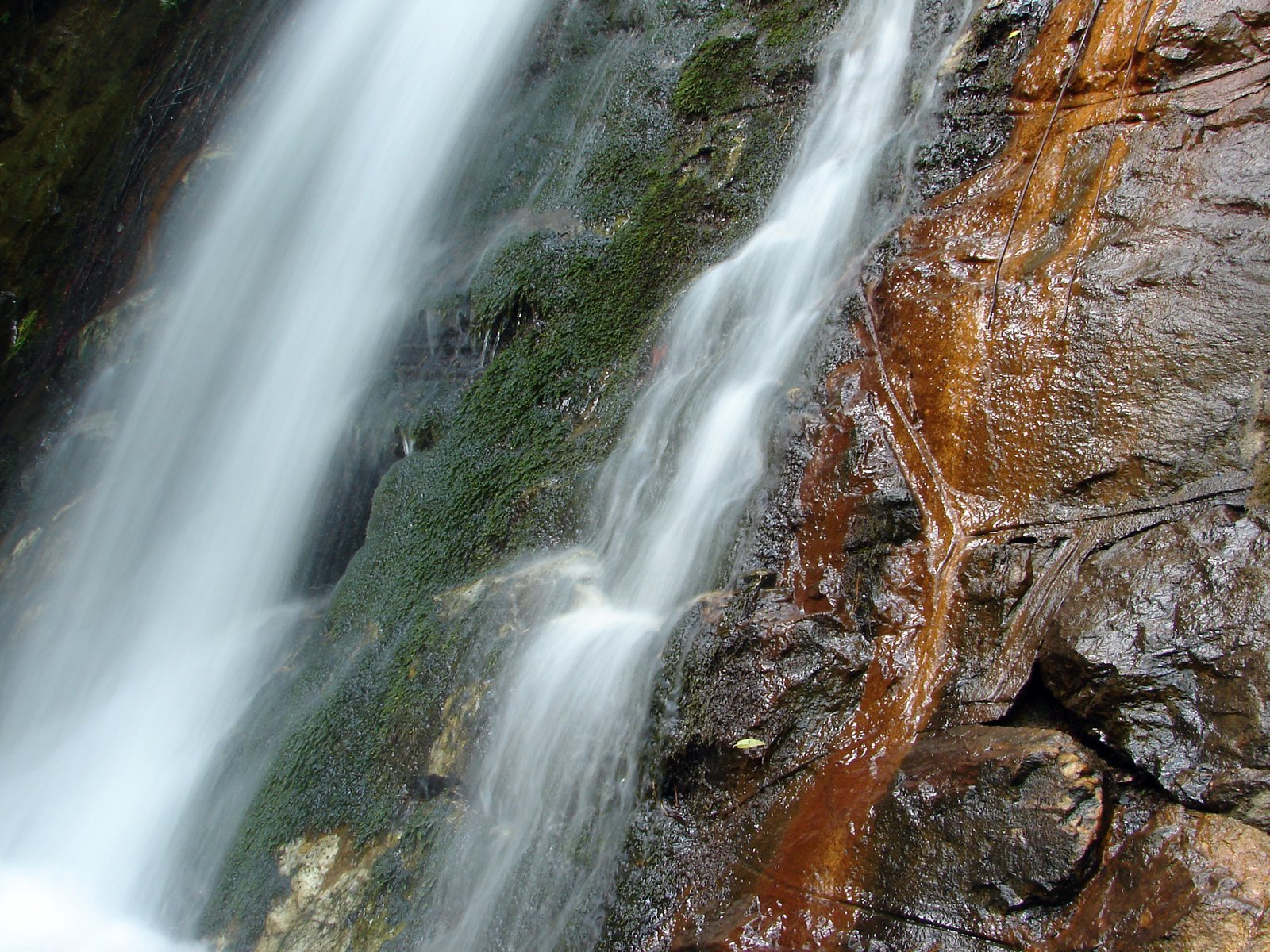 there are many waterfalls that come out of this rocks