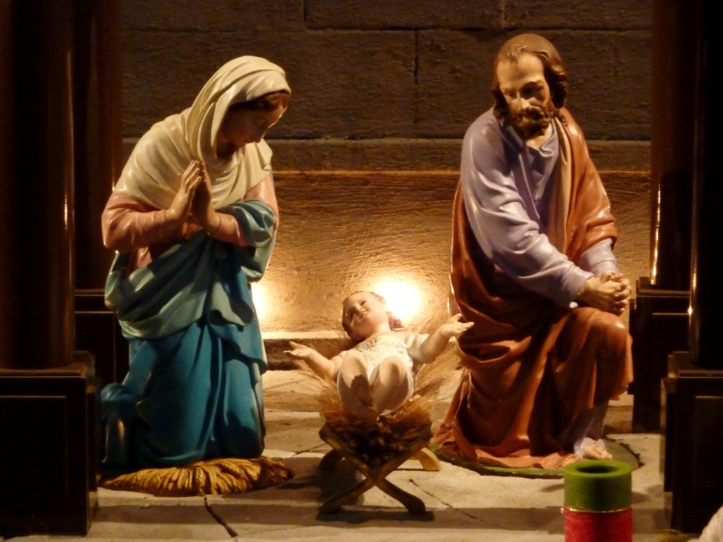 an image of a statue of jesus and mary on display