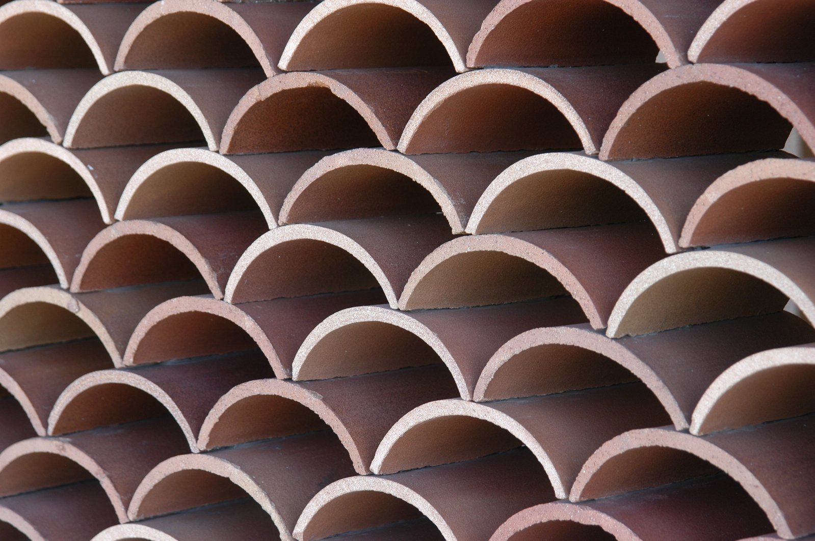 the side view of pipes arranged in a circle