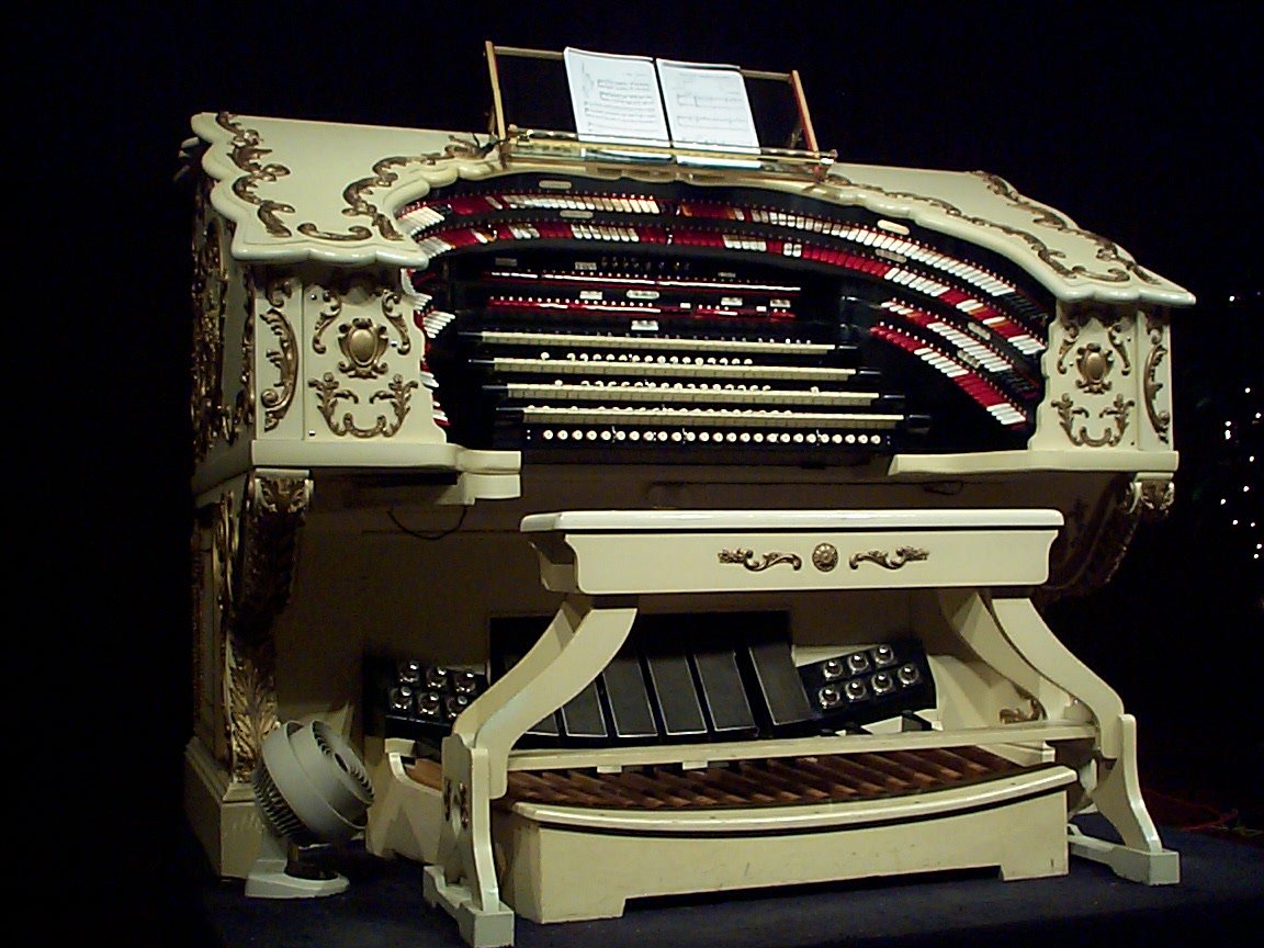 an antique musical instrument is displayed on display