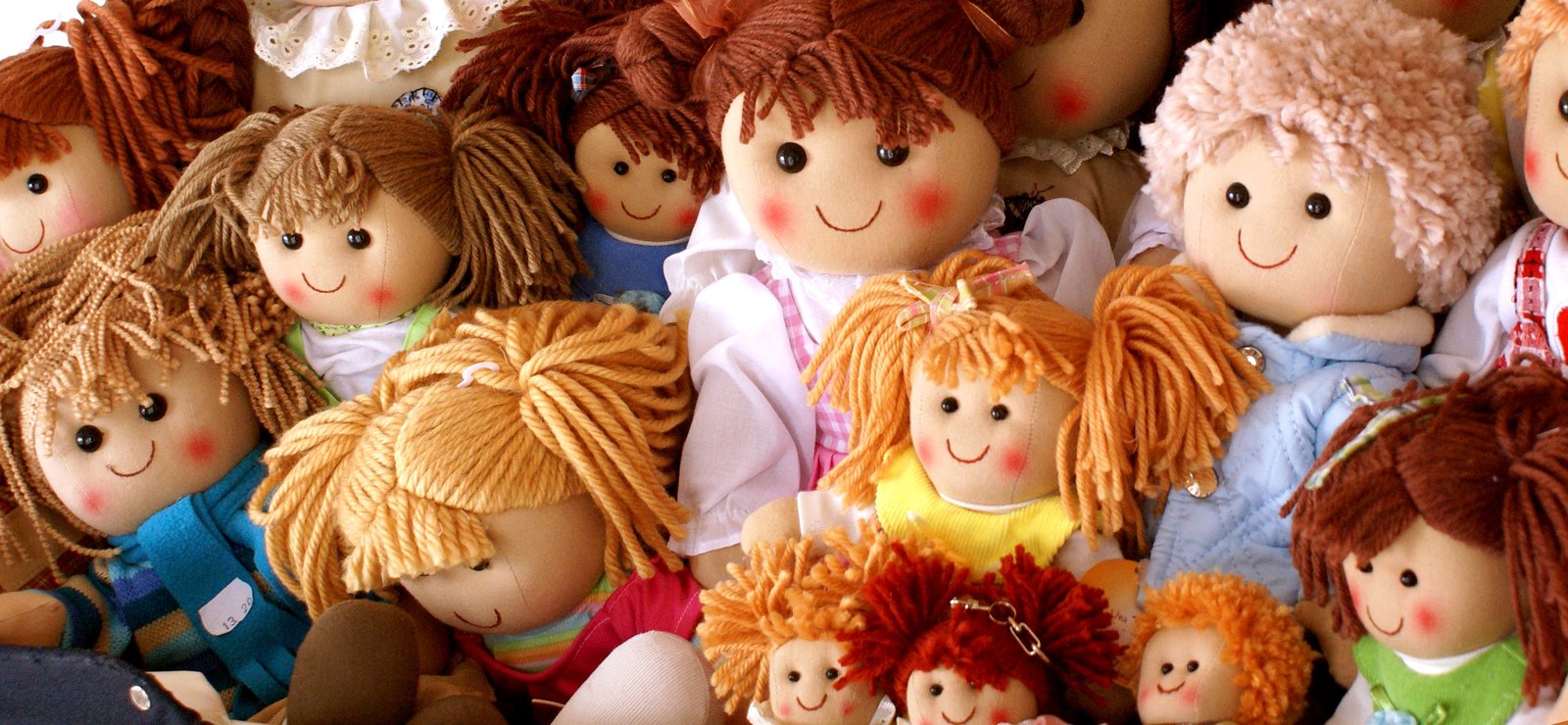 a group of dolls are laying together with their heads turned to look like s