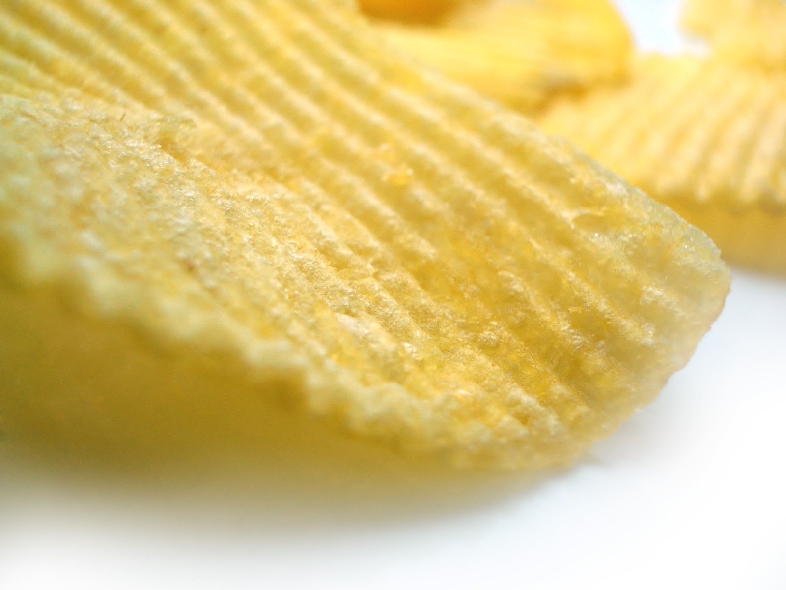 there are two pieces of yellow chips on a table