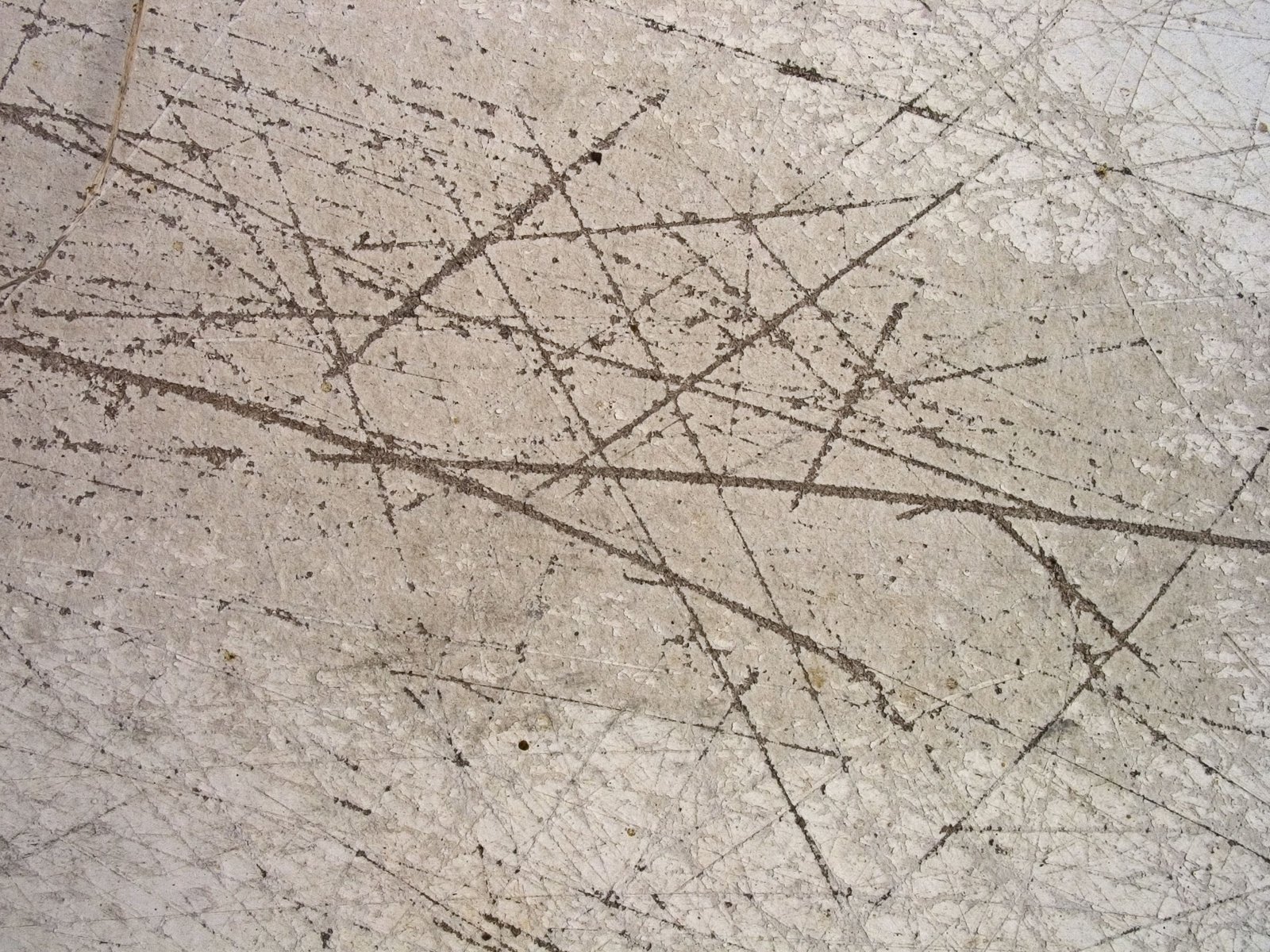 the textured pattern of s and lines on concrete