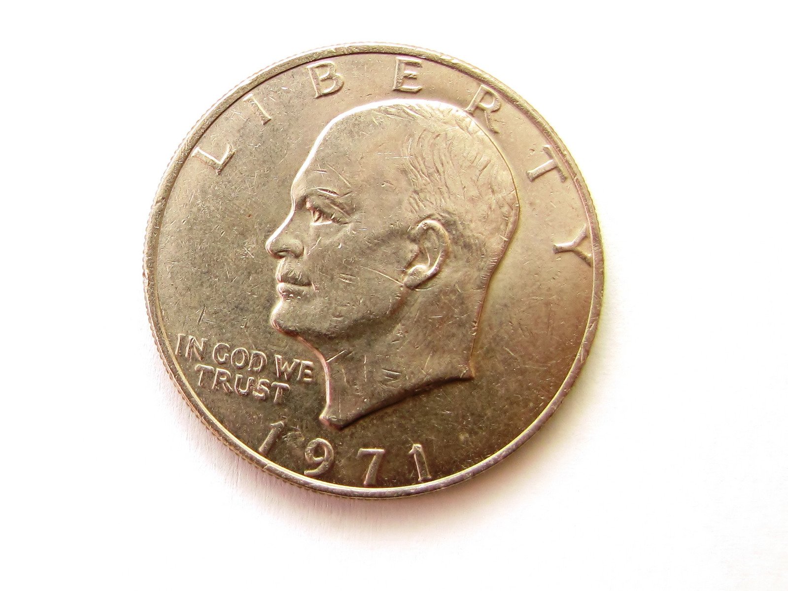 the front of an australian twenty dollar coin