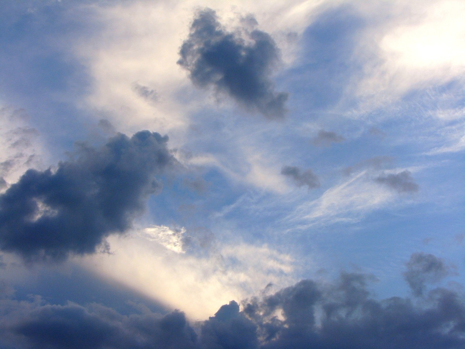 the clouds can be seen during the daytime