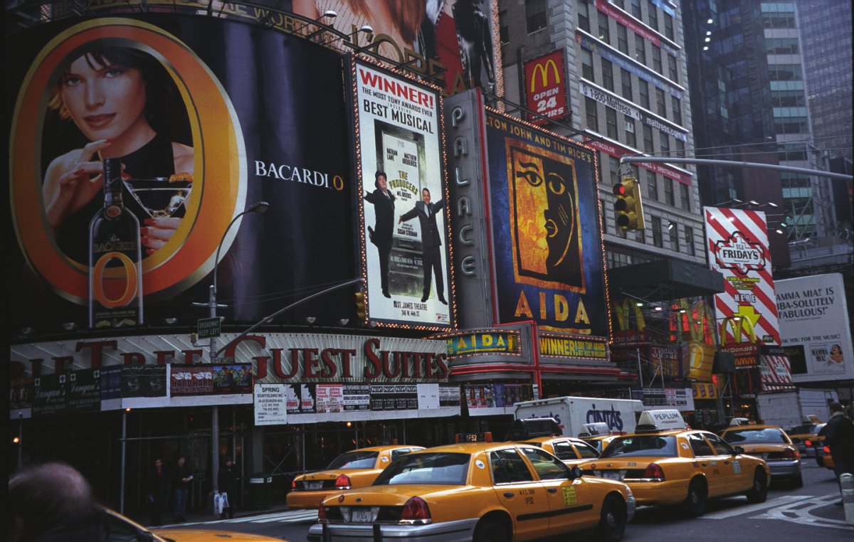 taxis and taxis are lined up at an intersection