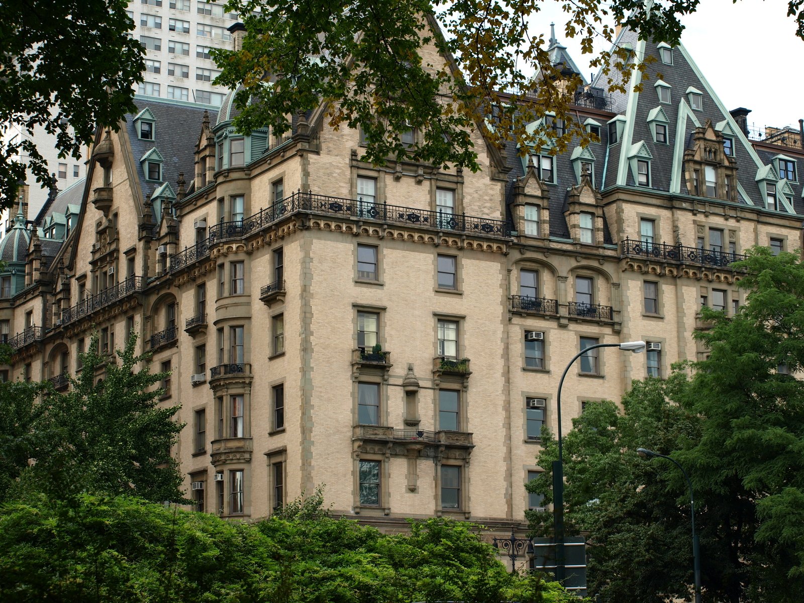 a very old building with some nice windows