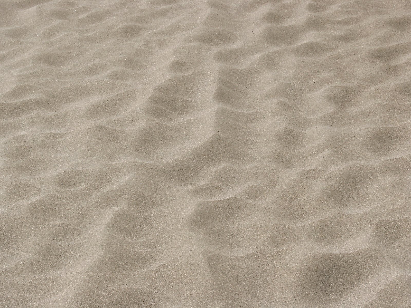 an area with a sand pattern and some white sand