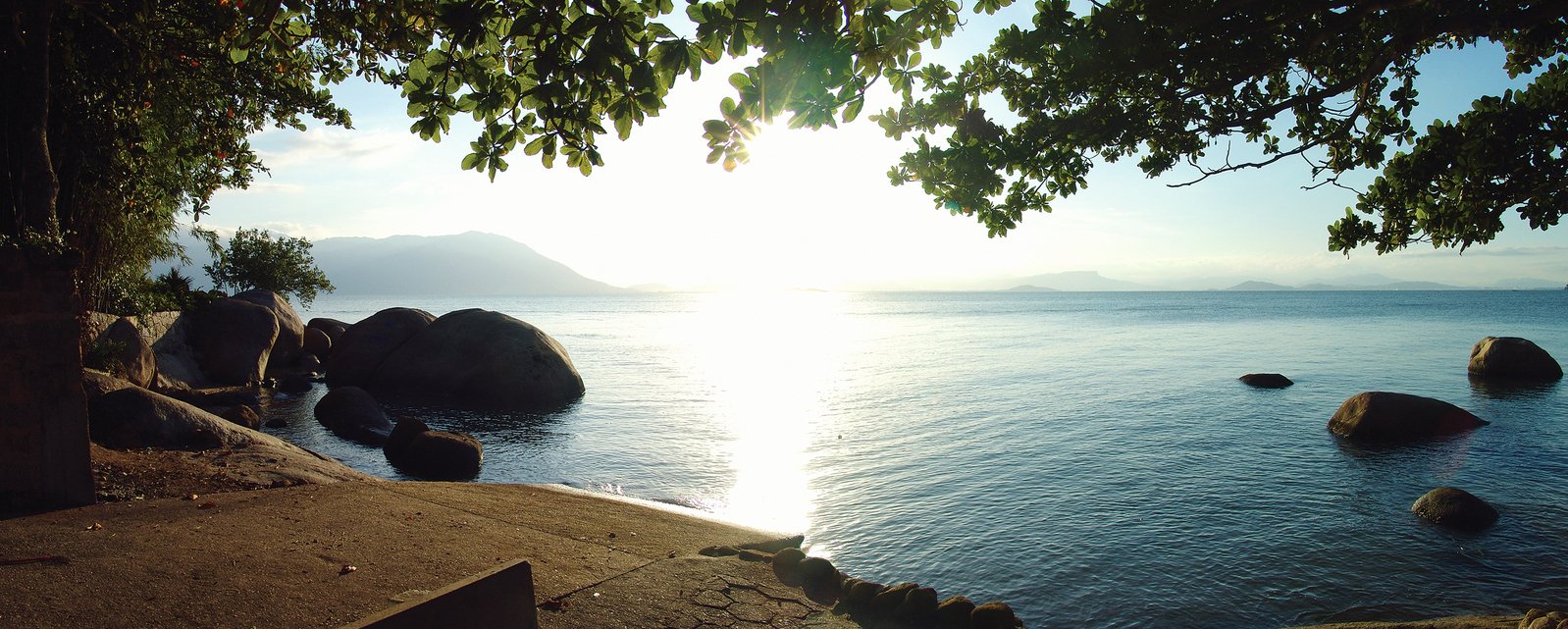 a view of the water from an outside area