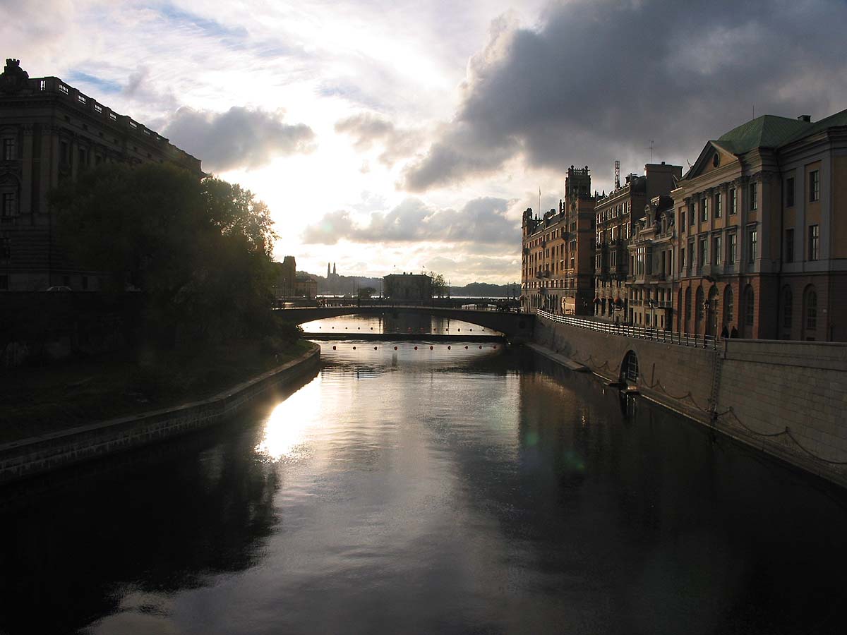 several buildings line the edge of a river