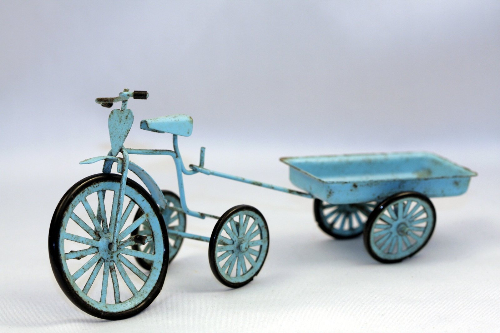this is an image of a miniature model of a bicycle and wagon