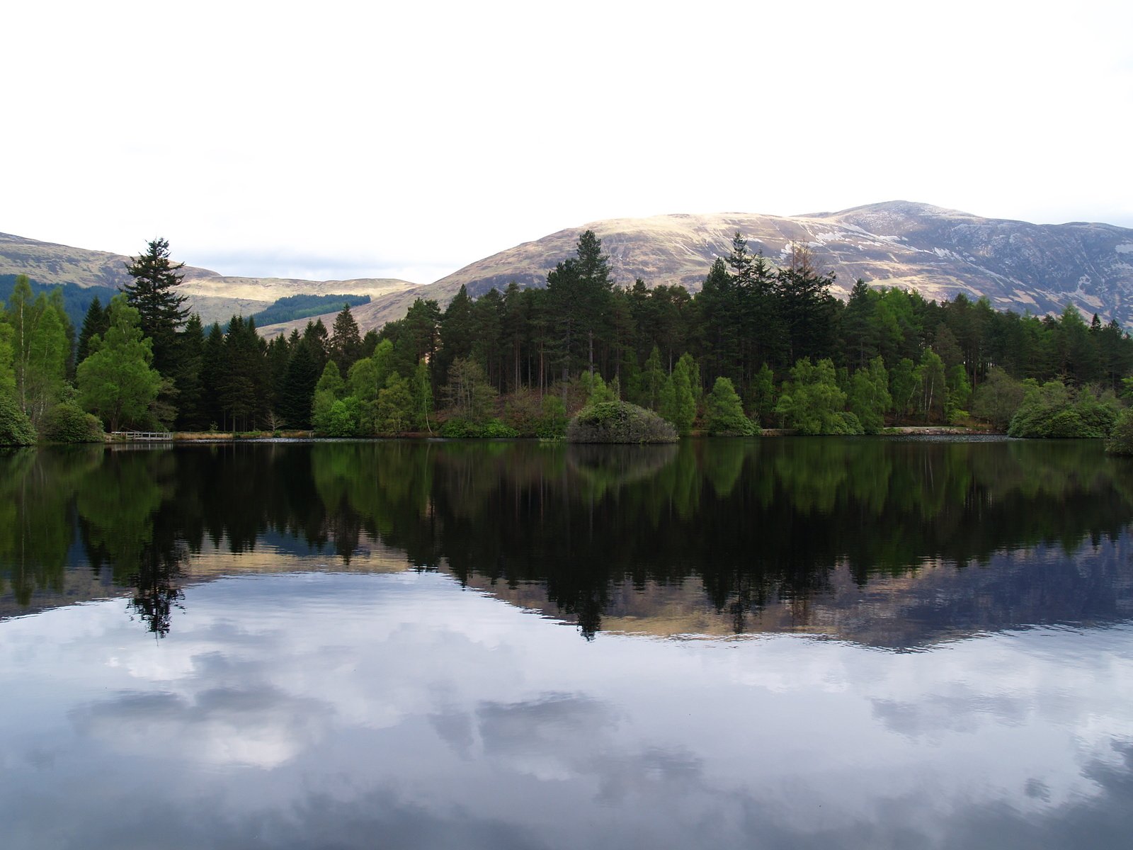 there is a lake that is empty during the day