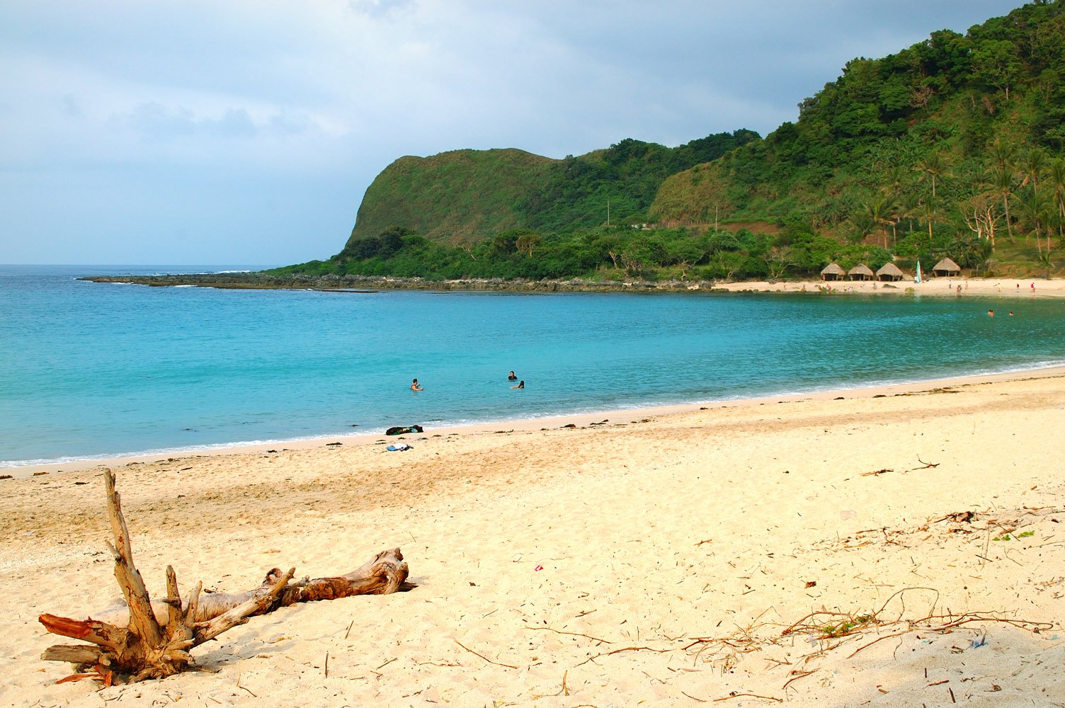 a beach is shown with many people swimming in the water