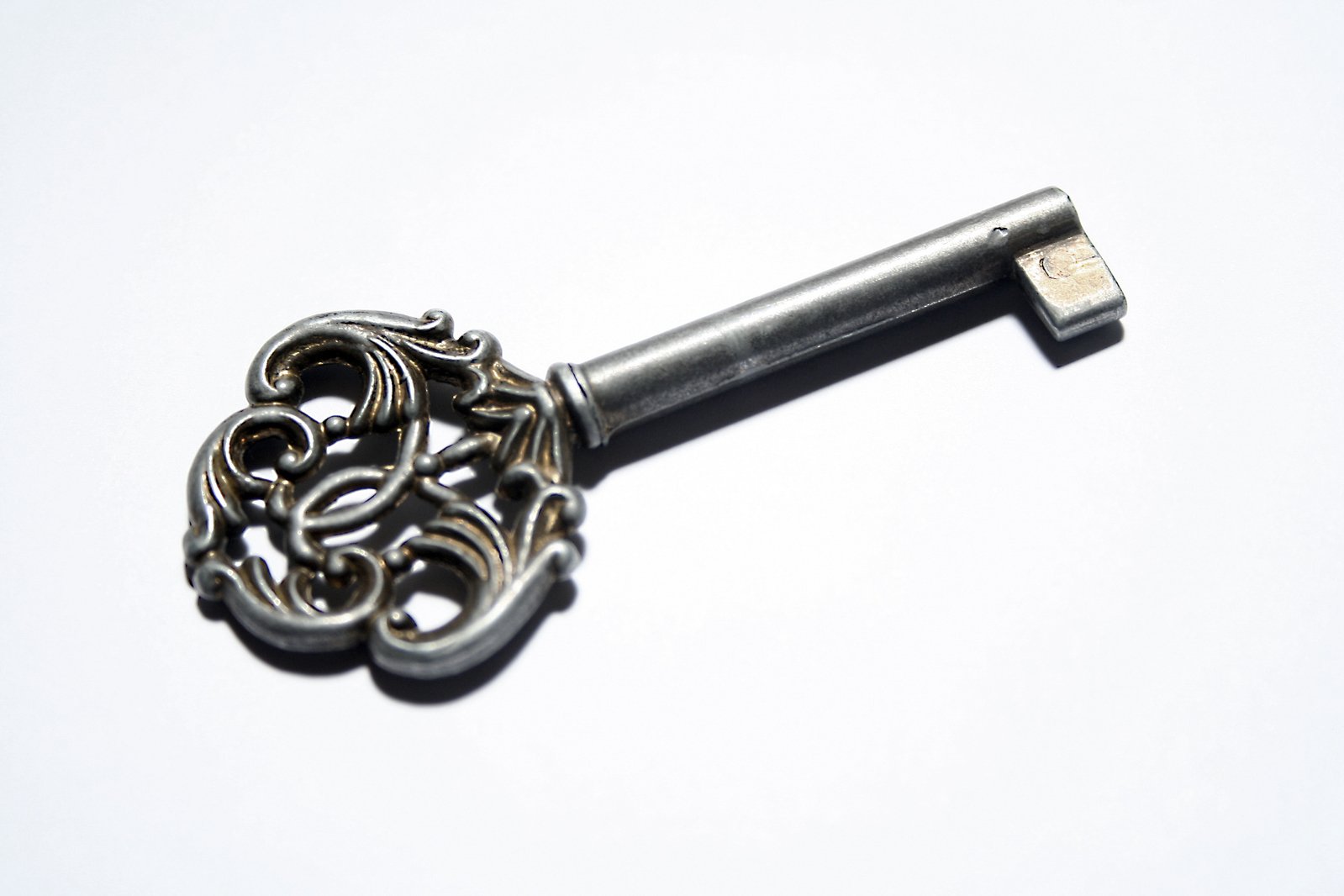 a close up image of a key from the game of throne
