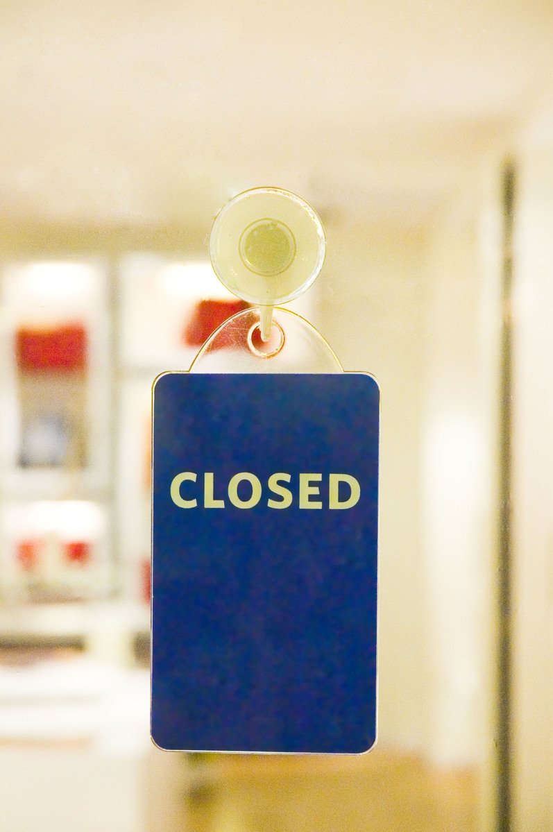 a blue sign that says closed hanging from the front