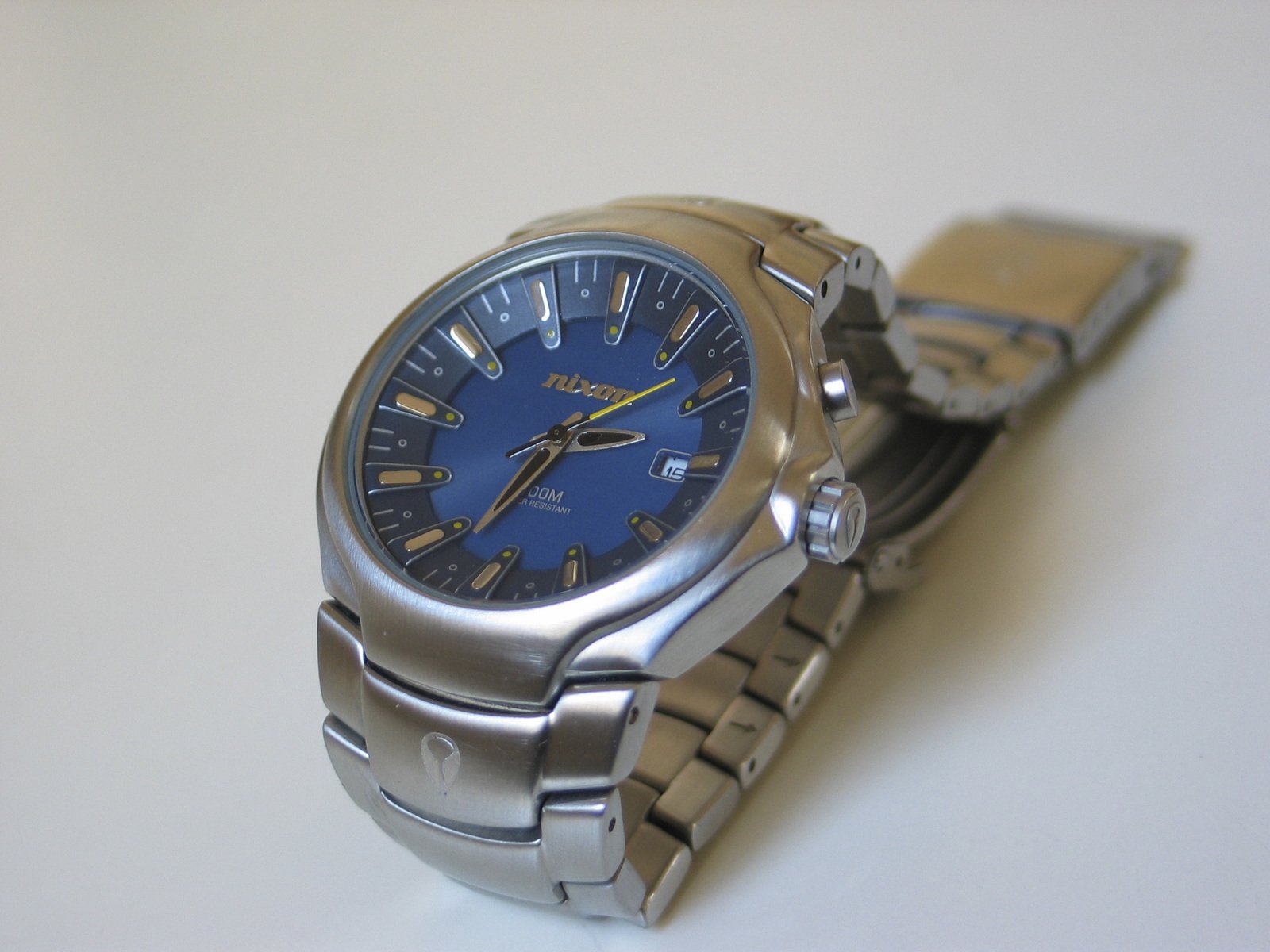 an elegant metal watch with a blue dial and a celet