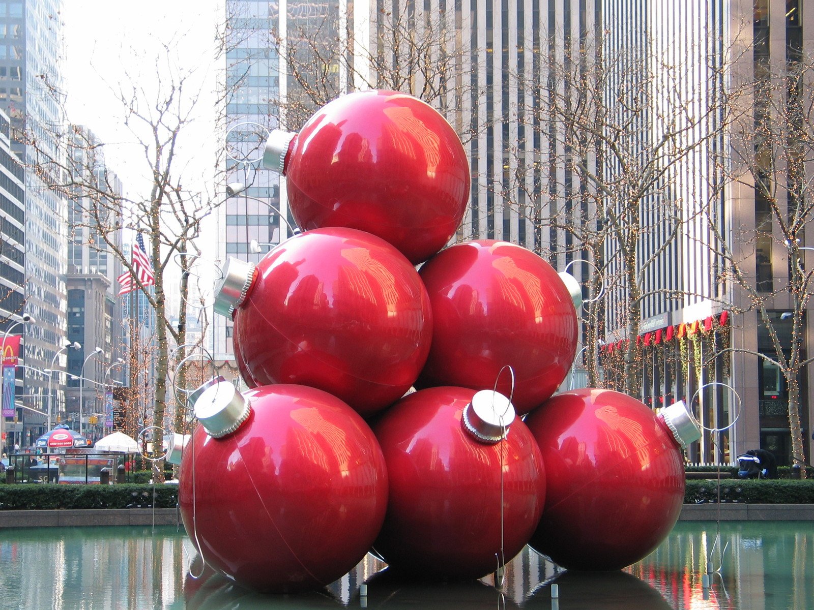 there are six red ornaments that have been placed together