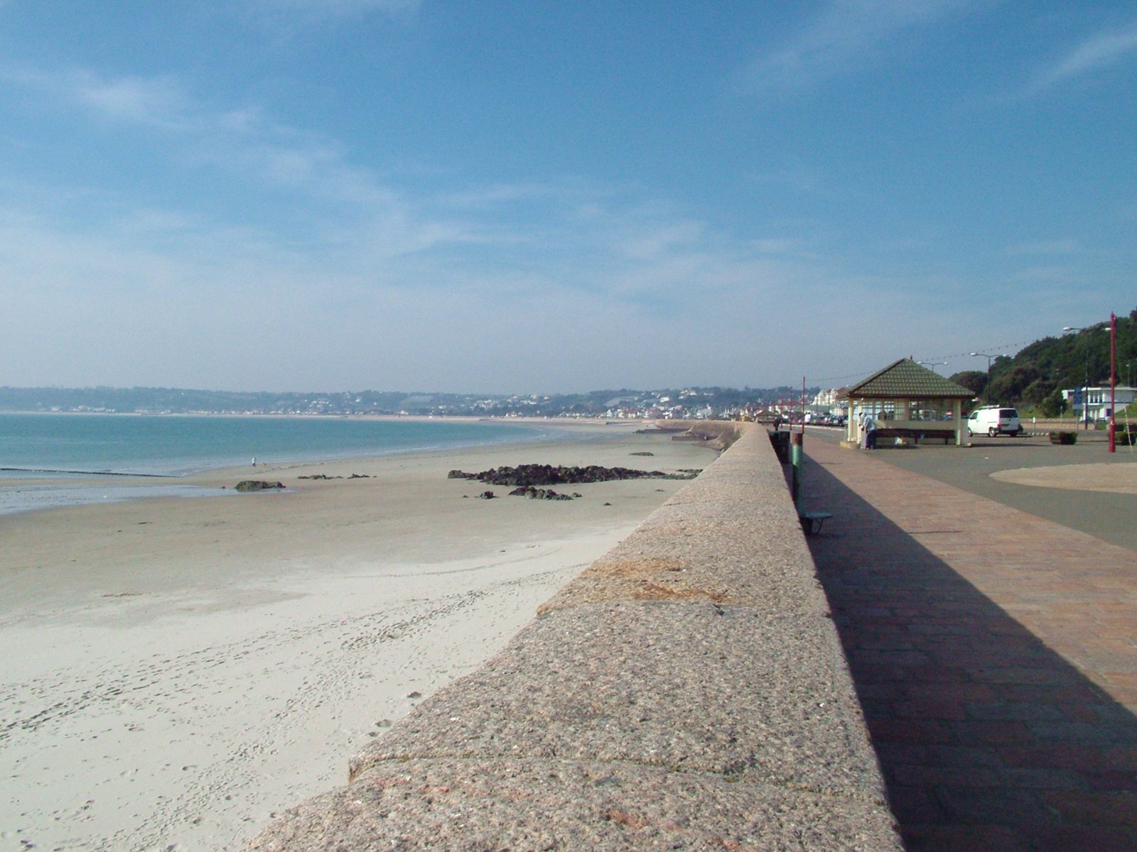 a long narrow sandy beach next to the ocean