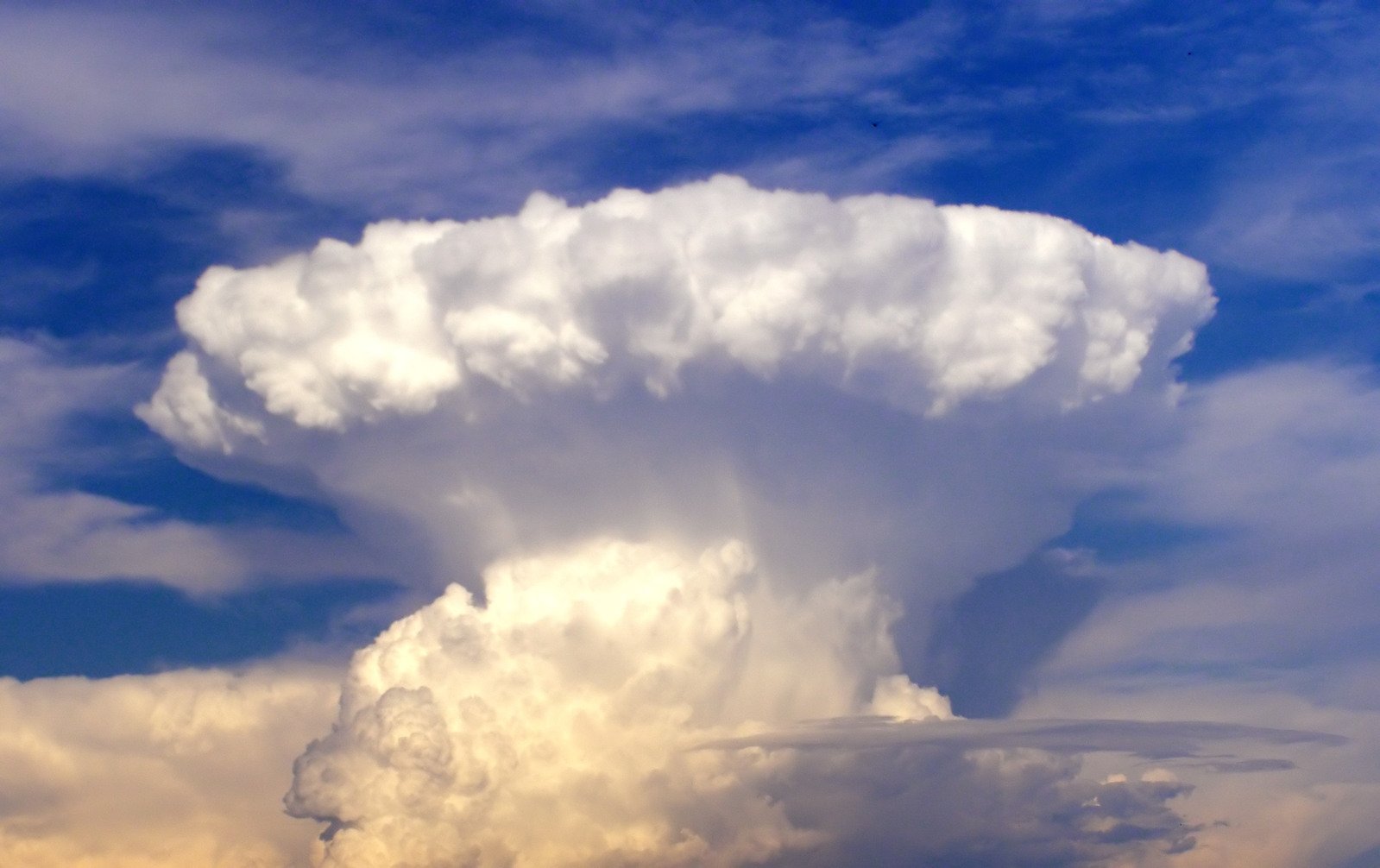 this is an image of a storm cloud in the air