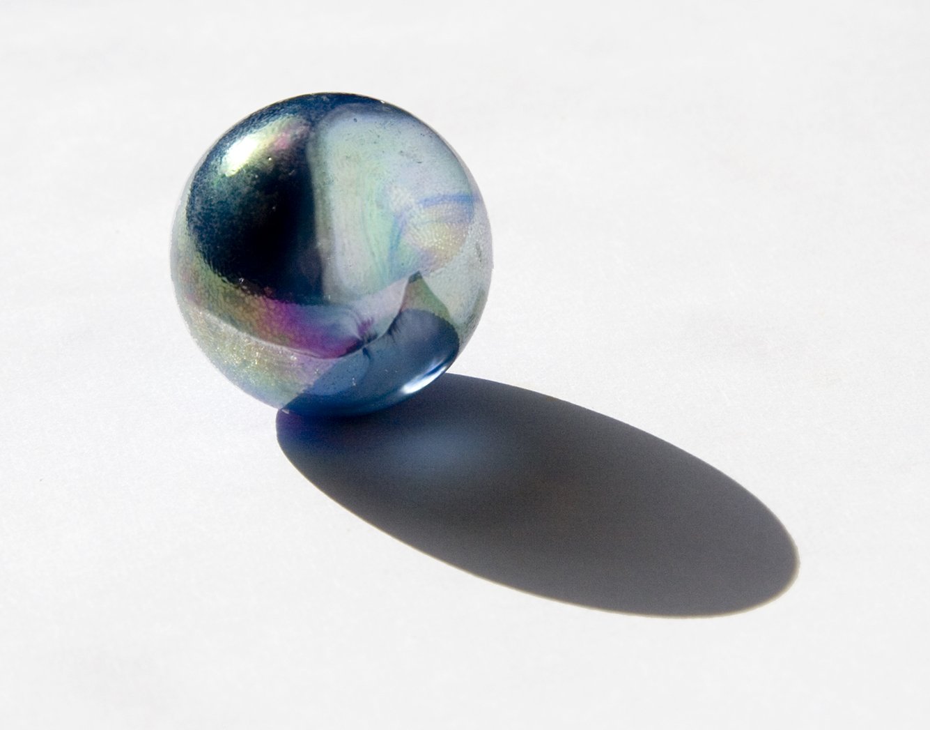 this image is of a shiny pearl with a dark blue base