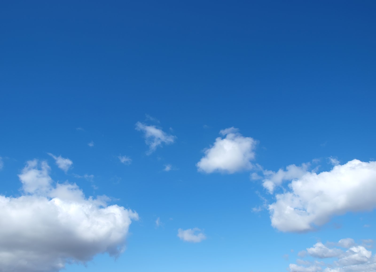 an airplane flies in the blue sky above the beach