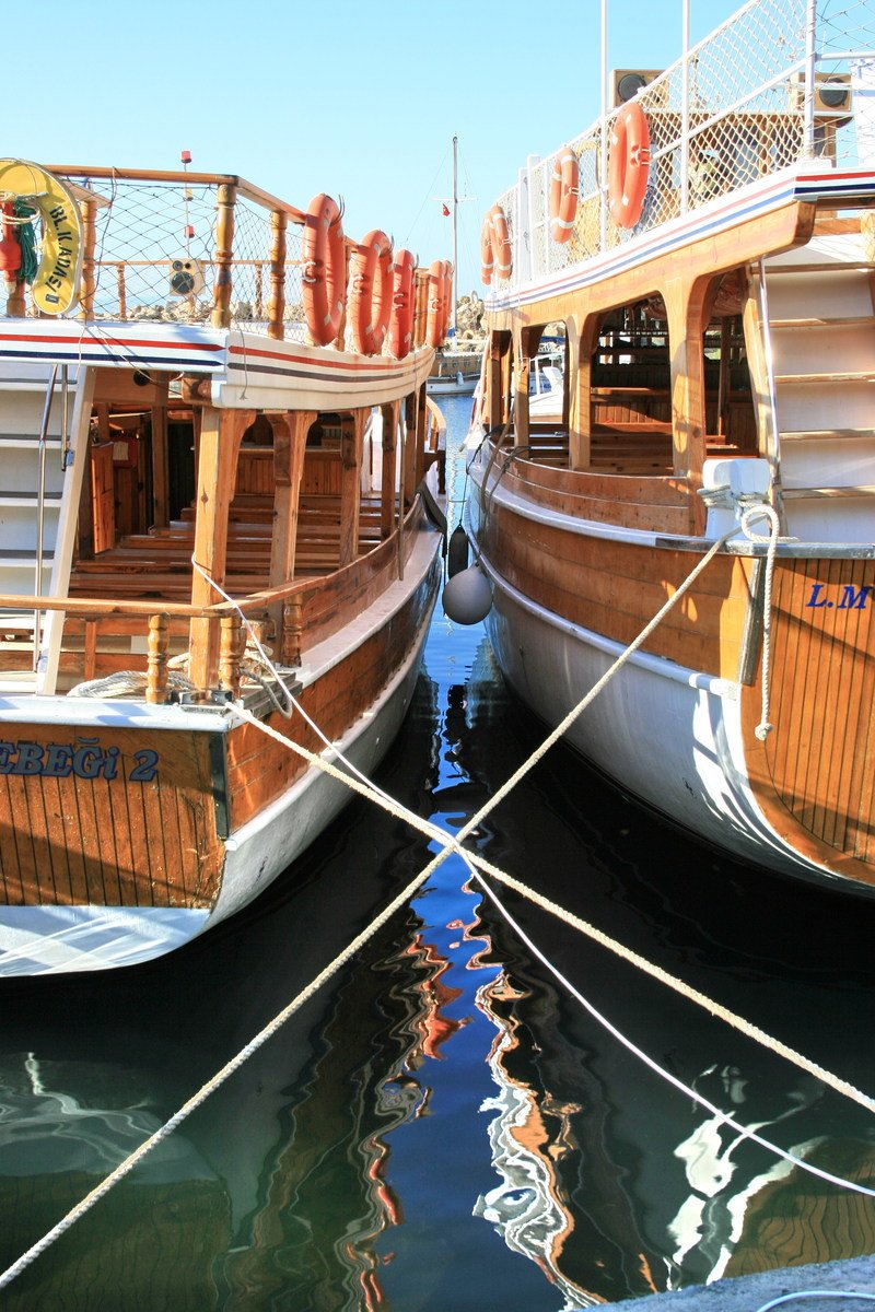 boats are parked close together in the water