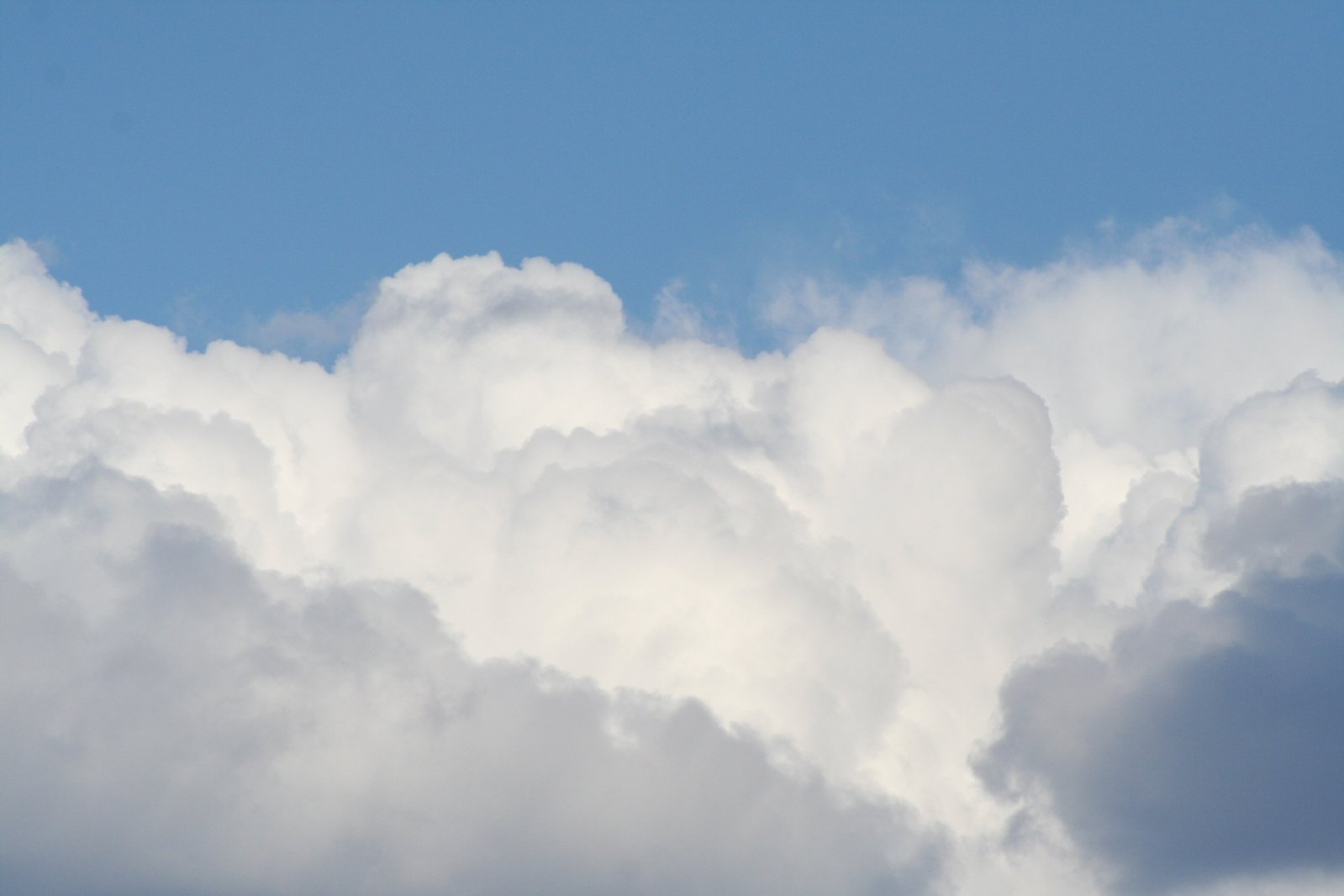 some clouds flying in the blue sky