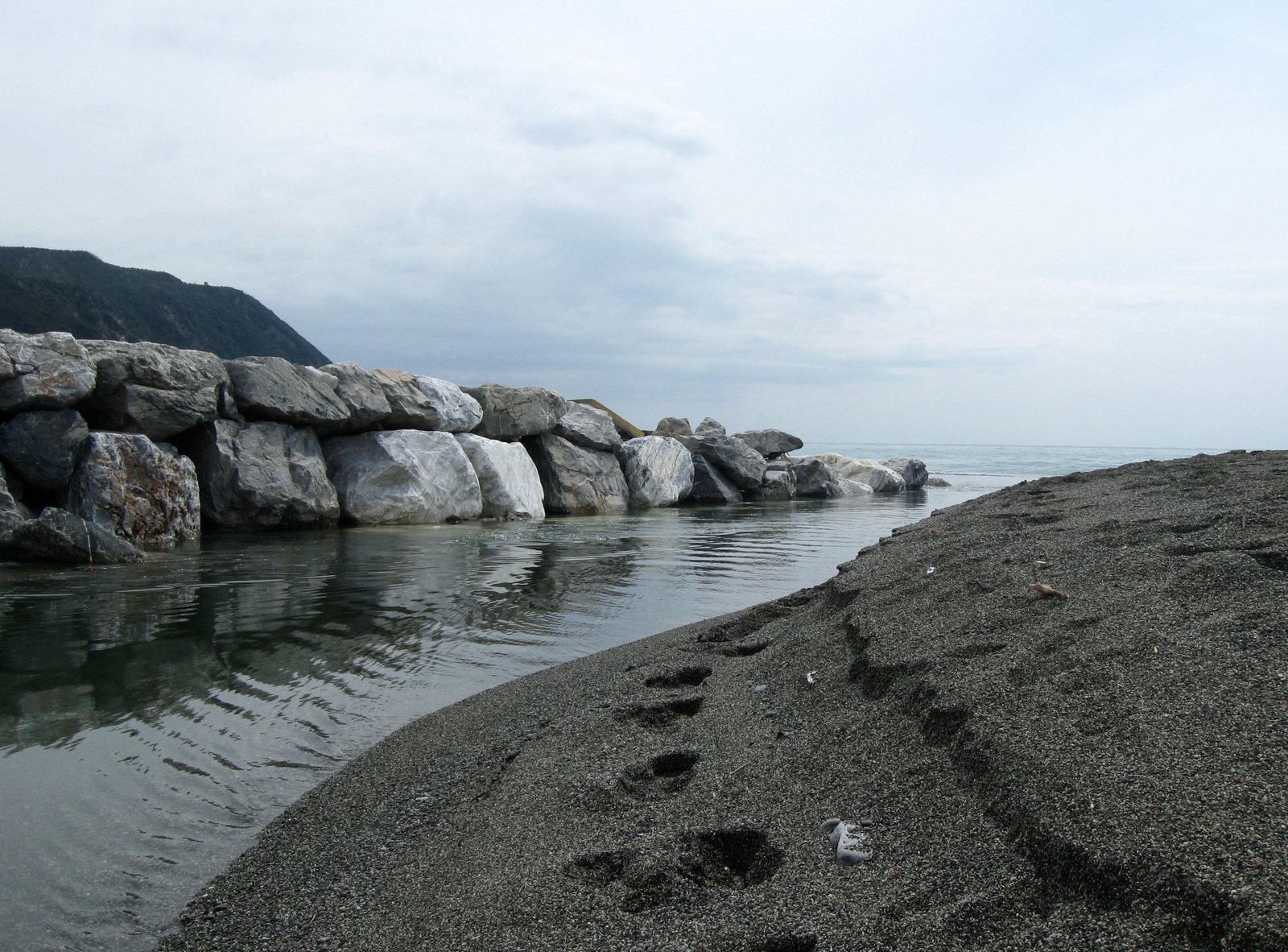 a rocky shoreline with water near by