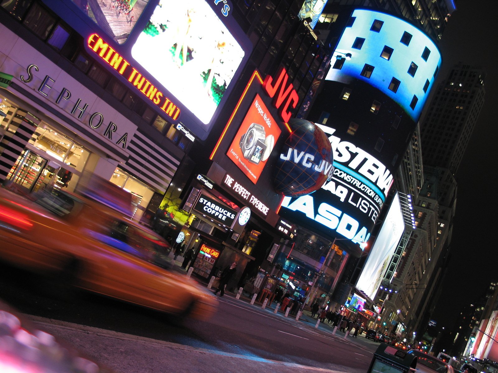 a busy street in a large city has lots of buildings