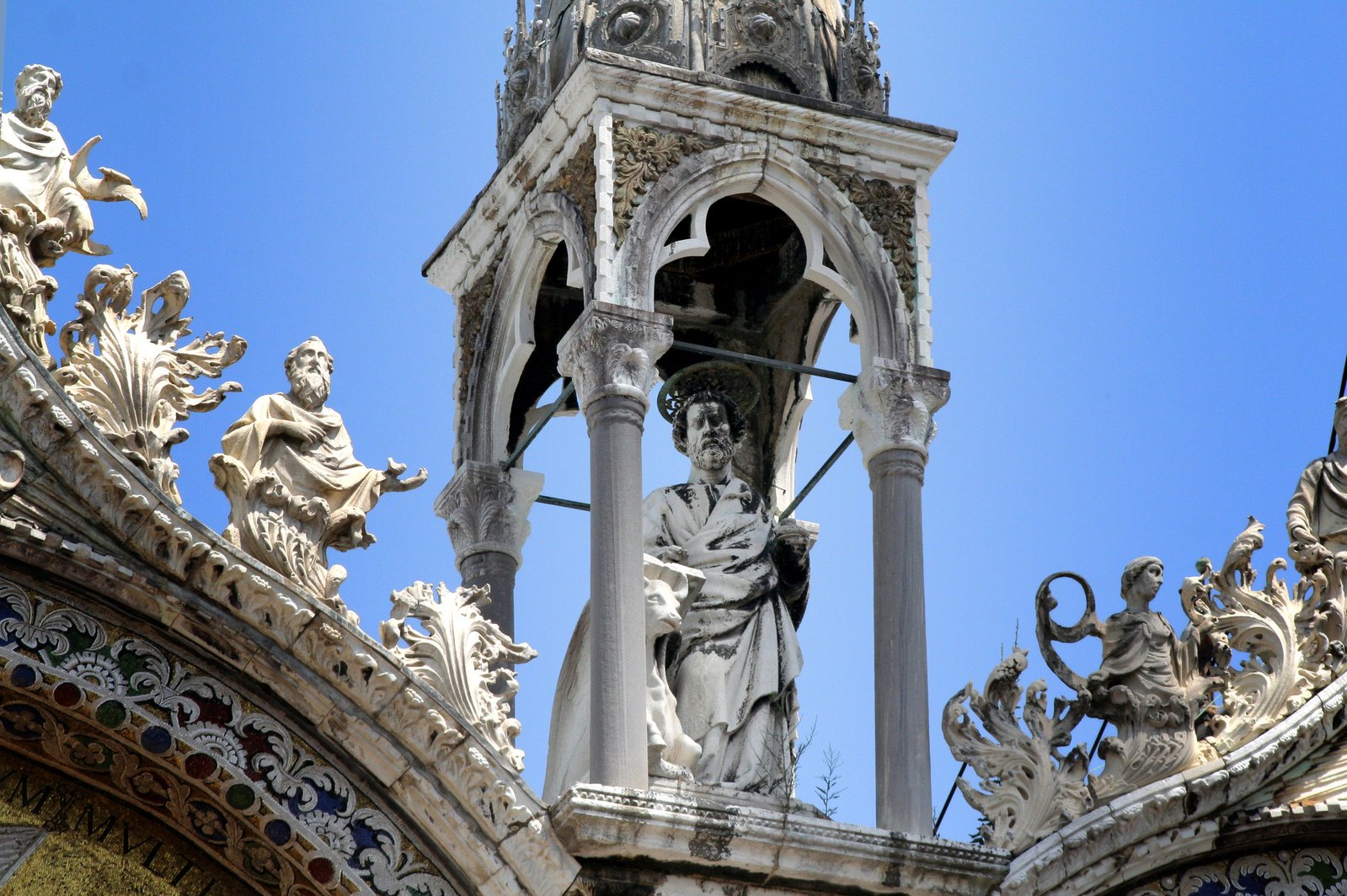 an ornate clock tower that features many statues