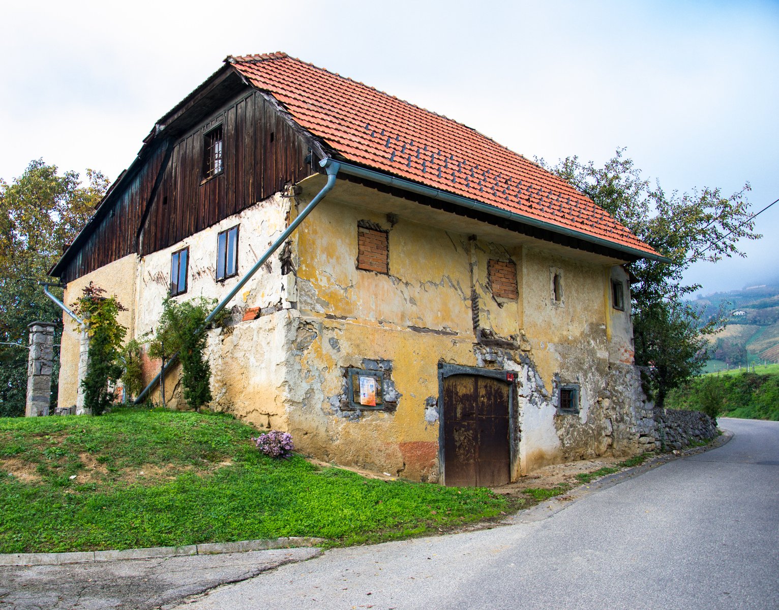 an old abandoned building is seen in the background
