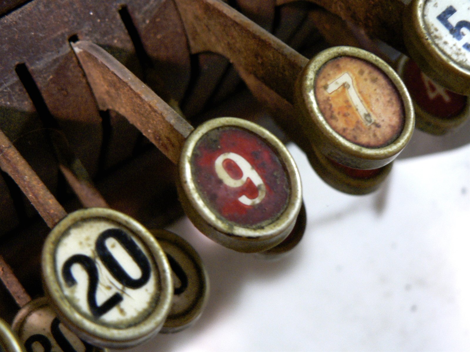 a close up of some type of typewriter with different numbers