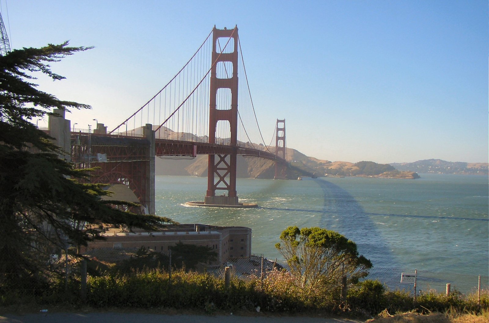 the golden gate bridge from the highway