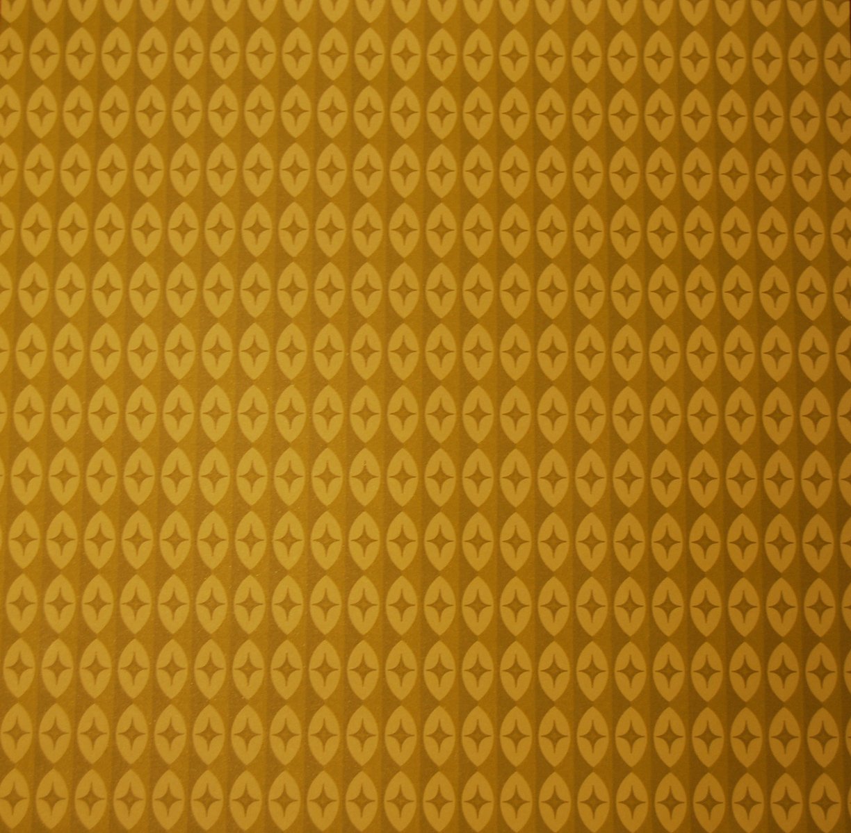 yellow and black wallpaper with an elegant design