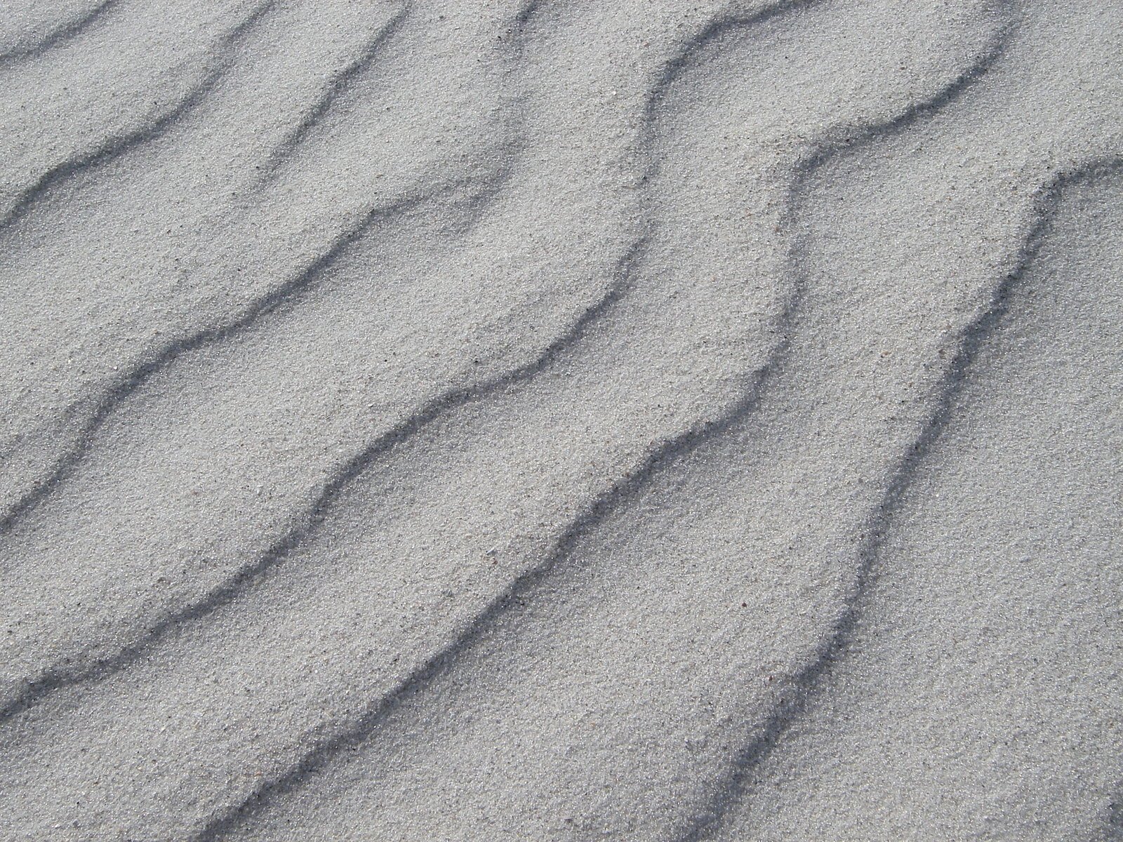 the sand has ridges on it as they move through the sand