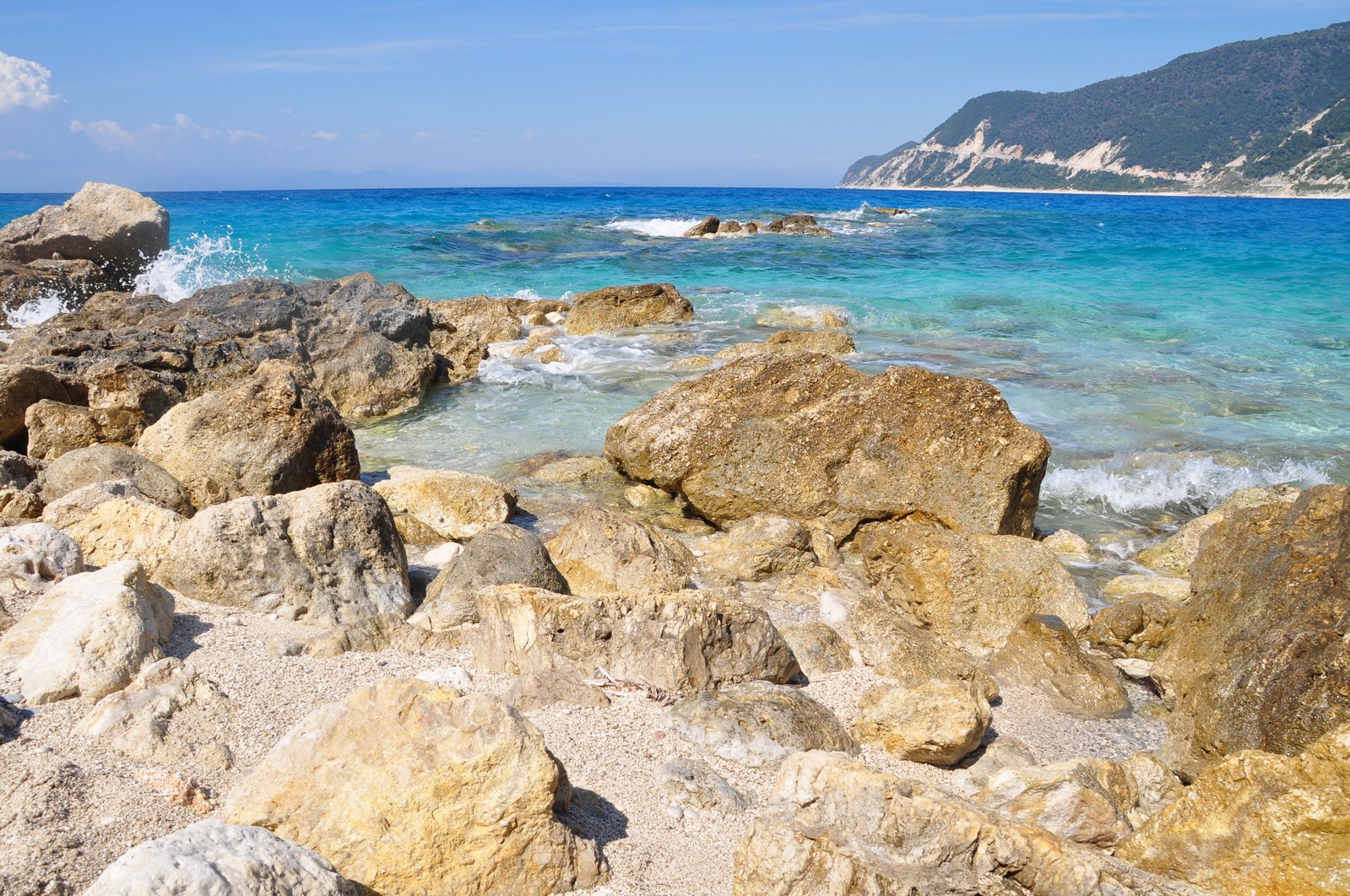 the rocks in the water are next to a cliff