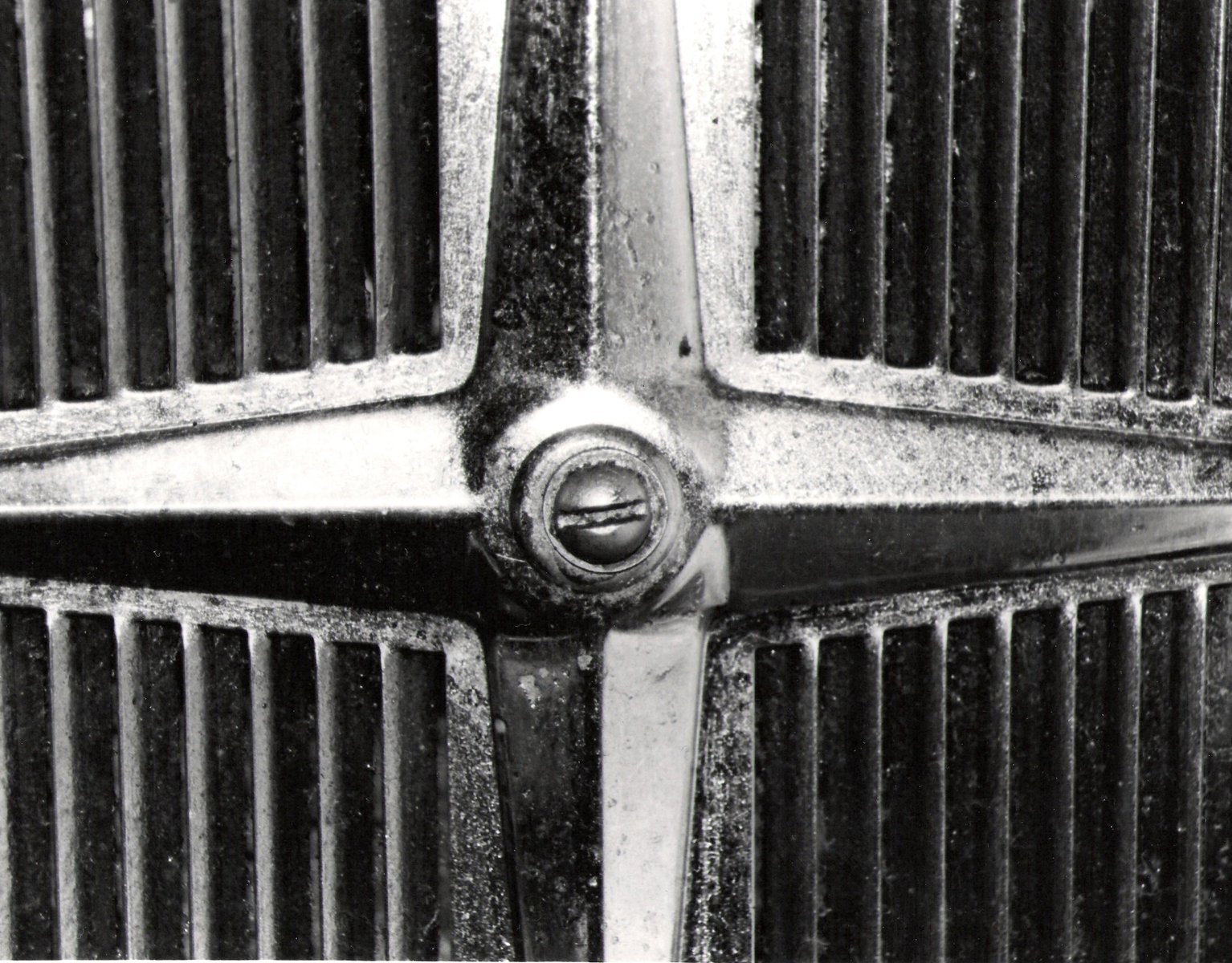 the front of an old car in black and white